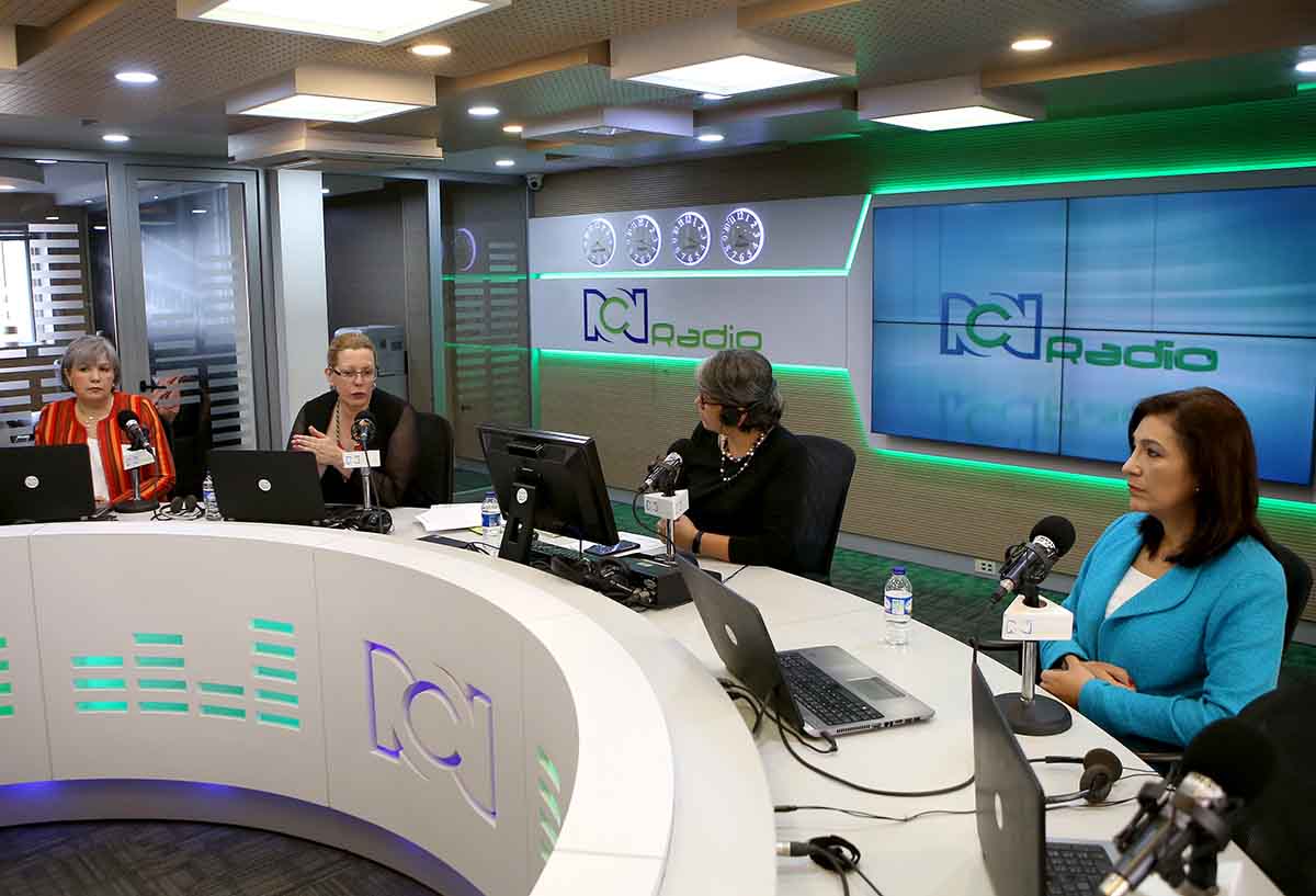 Magistradas de las altas cortes (JEP, Consejo de Estado y Corte Constitucional) en la cabina de RCN Radio con Yolanda Ruiz Magistradas de las altas cortes (JEP, Consejo de Estado y Corte Constitucional) en la cabina de RCN Radio con Yolanda Ruiz