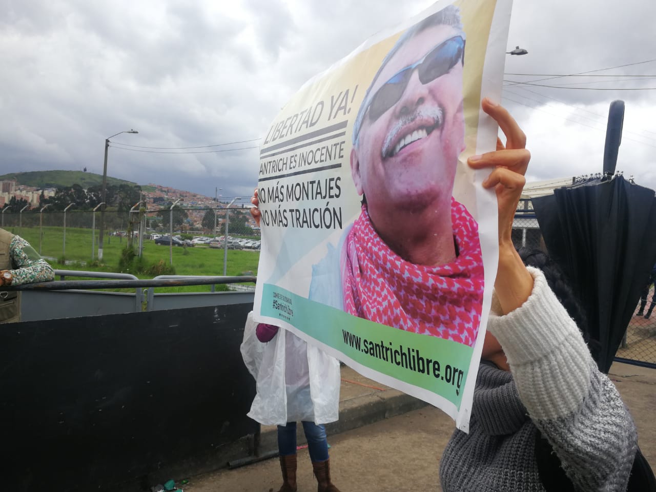 Manifestantes exigen libertad de Jesús Santrich, en La Picota