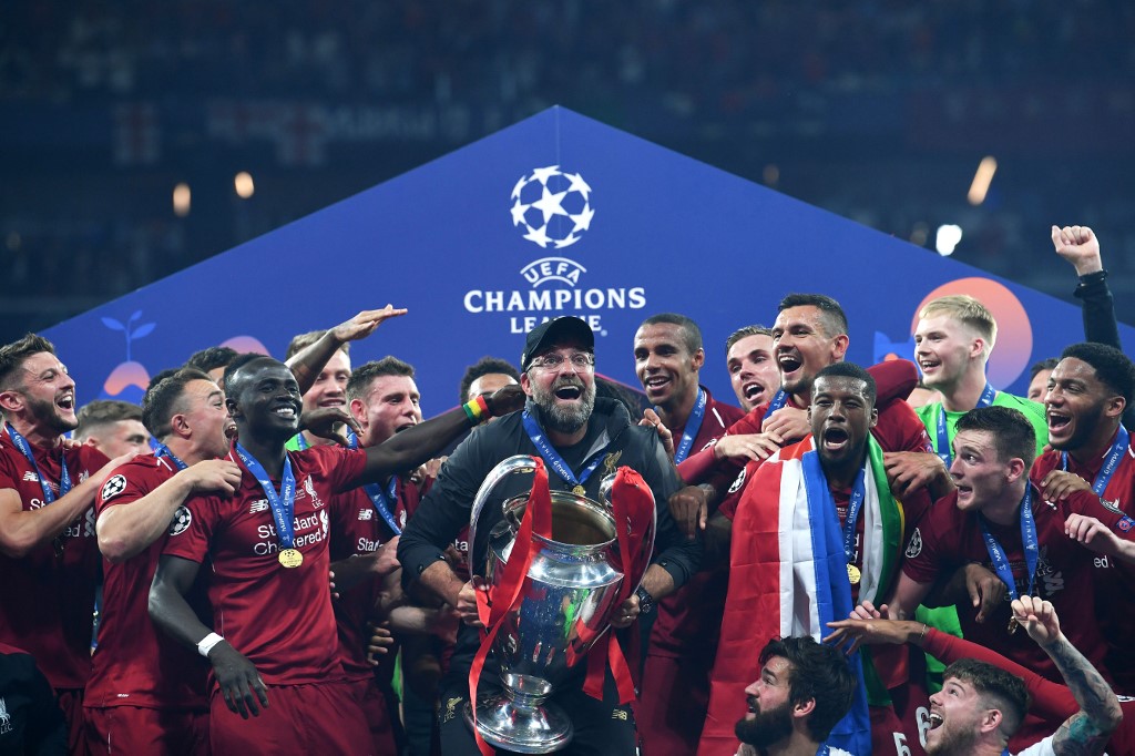 Jurgen Klopp, levantando su primera UEFA Champions League Jurgen Klopp levantando su primera UEFA Champions League