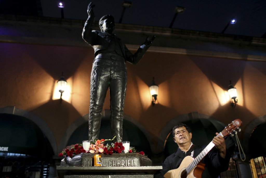 Tributo a Juan Gabriel el día de su muerte