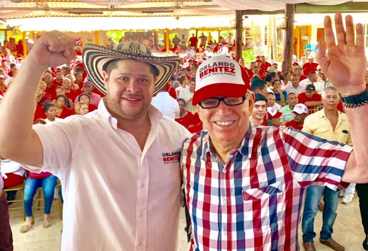 El expresidente César Gaviria junto a Orlando Benítez.