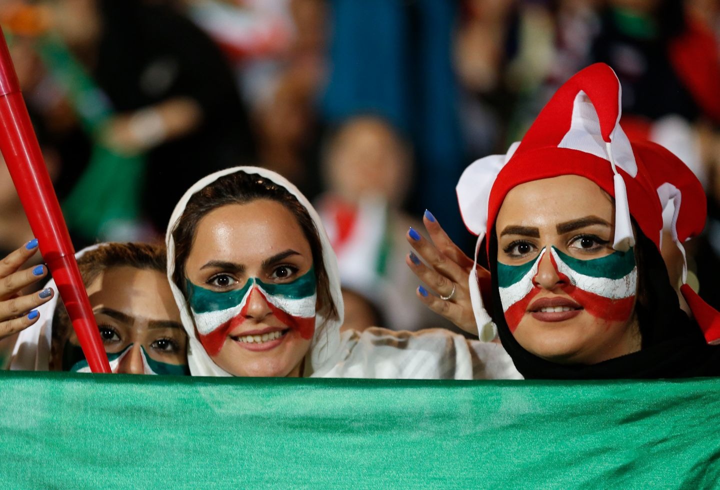 Mujeres podrán ir al próximo partido local de Irán 