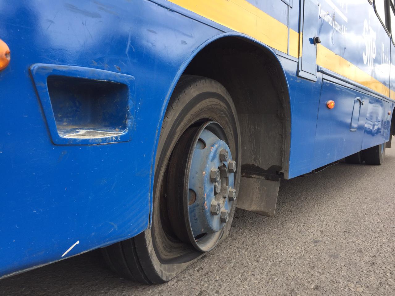 Bus pinchado durante protestas en Bogotá