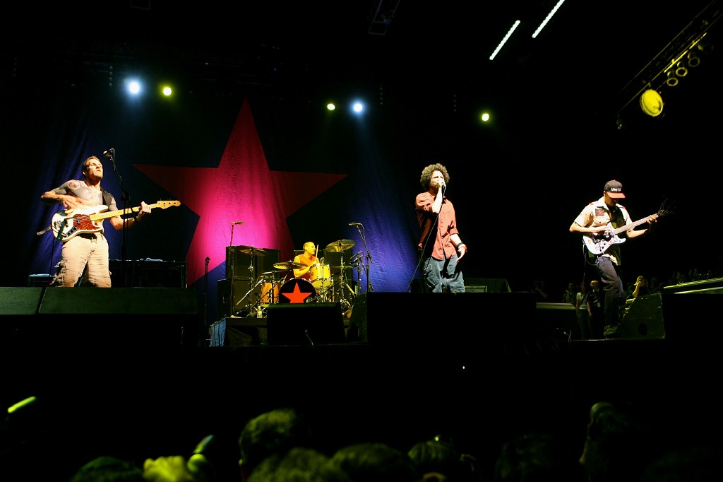 La banda de rap metal Rage Against the Machine en vivo