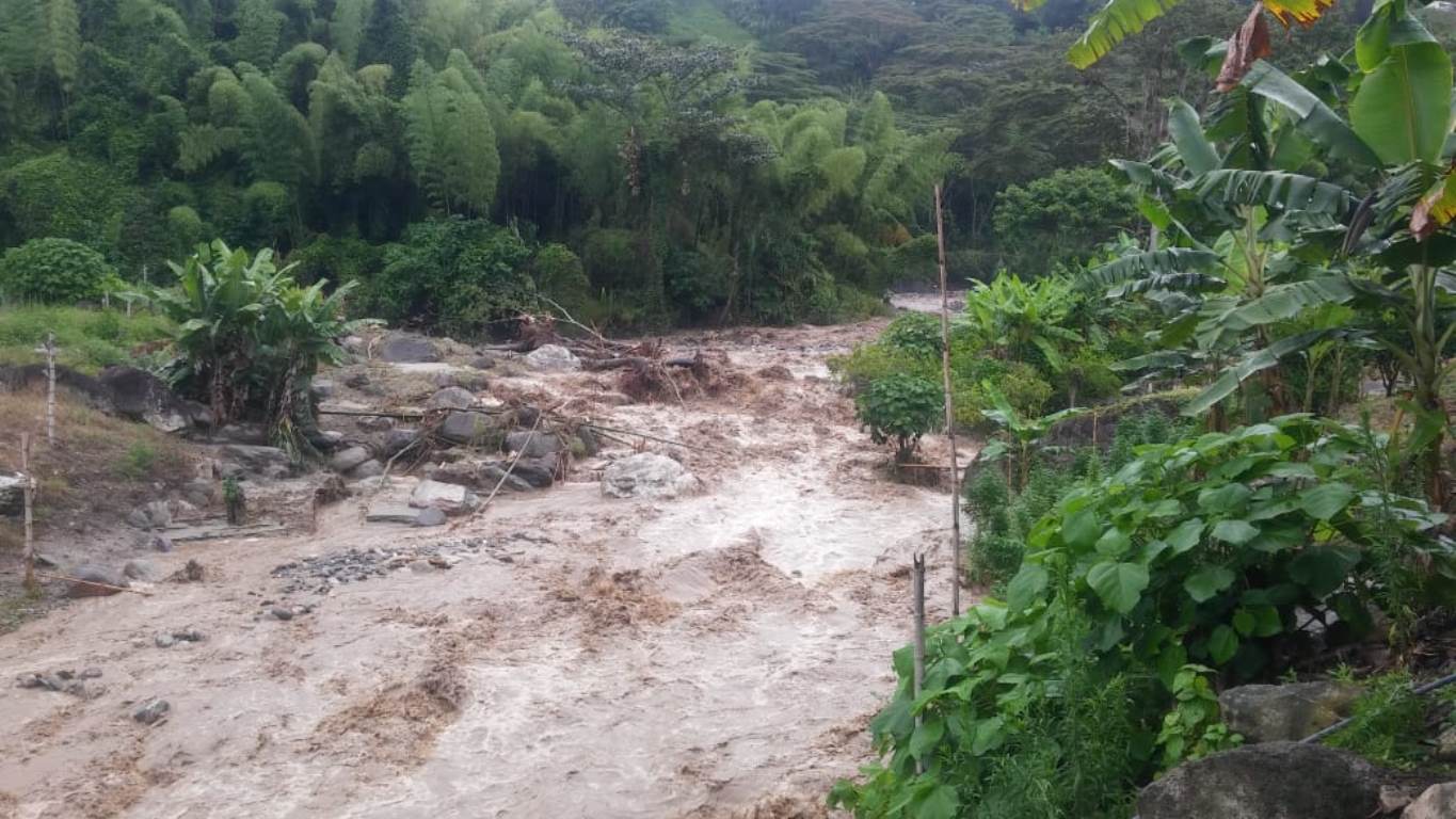 Evacuan a varias familias en Caldono (Cauca) por creciente del río - RCN Radio