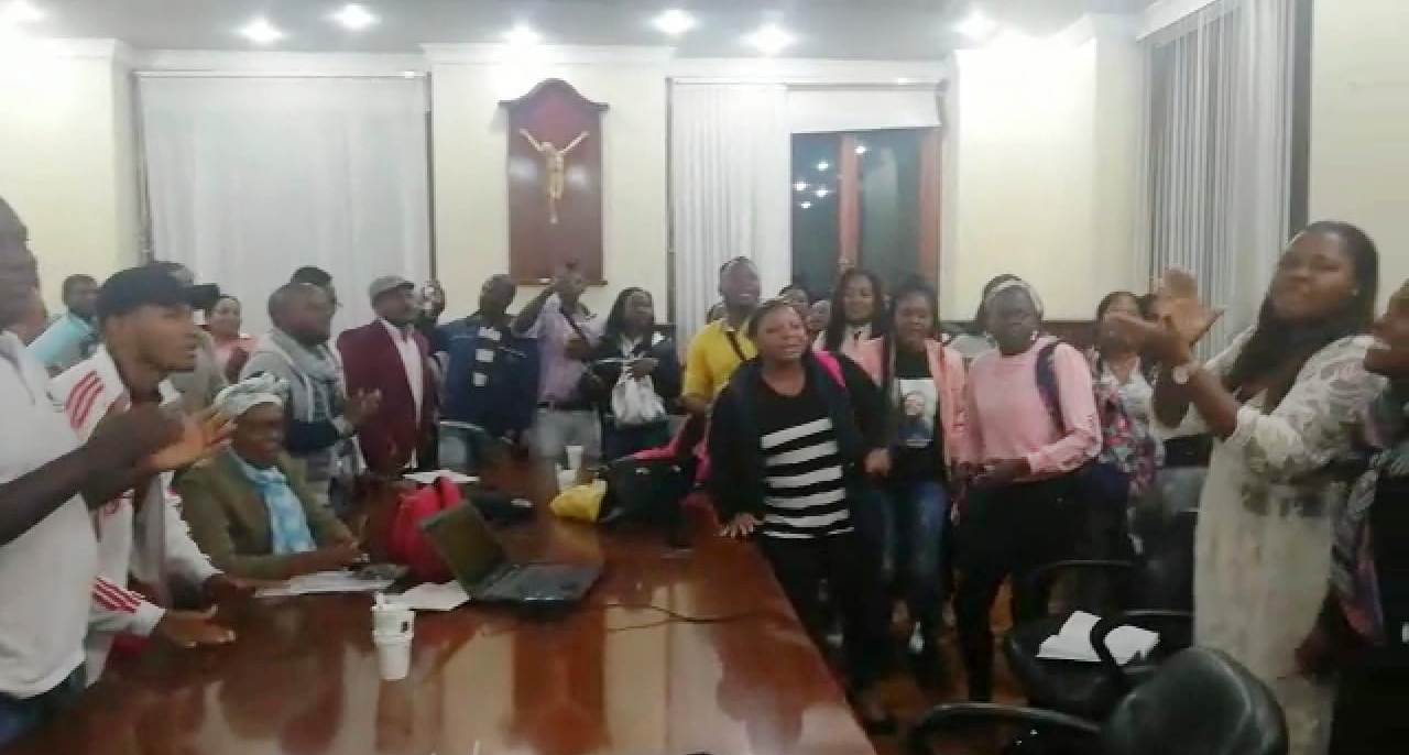 Los Docentes se tomaron la sede de gobierno.