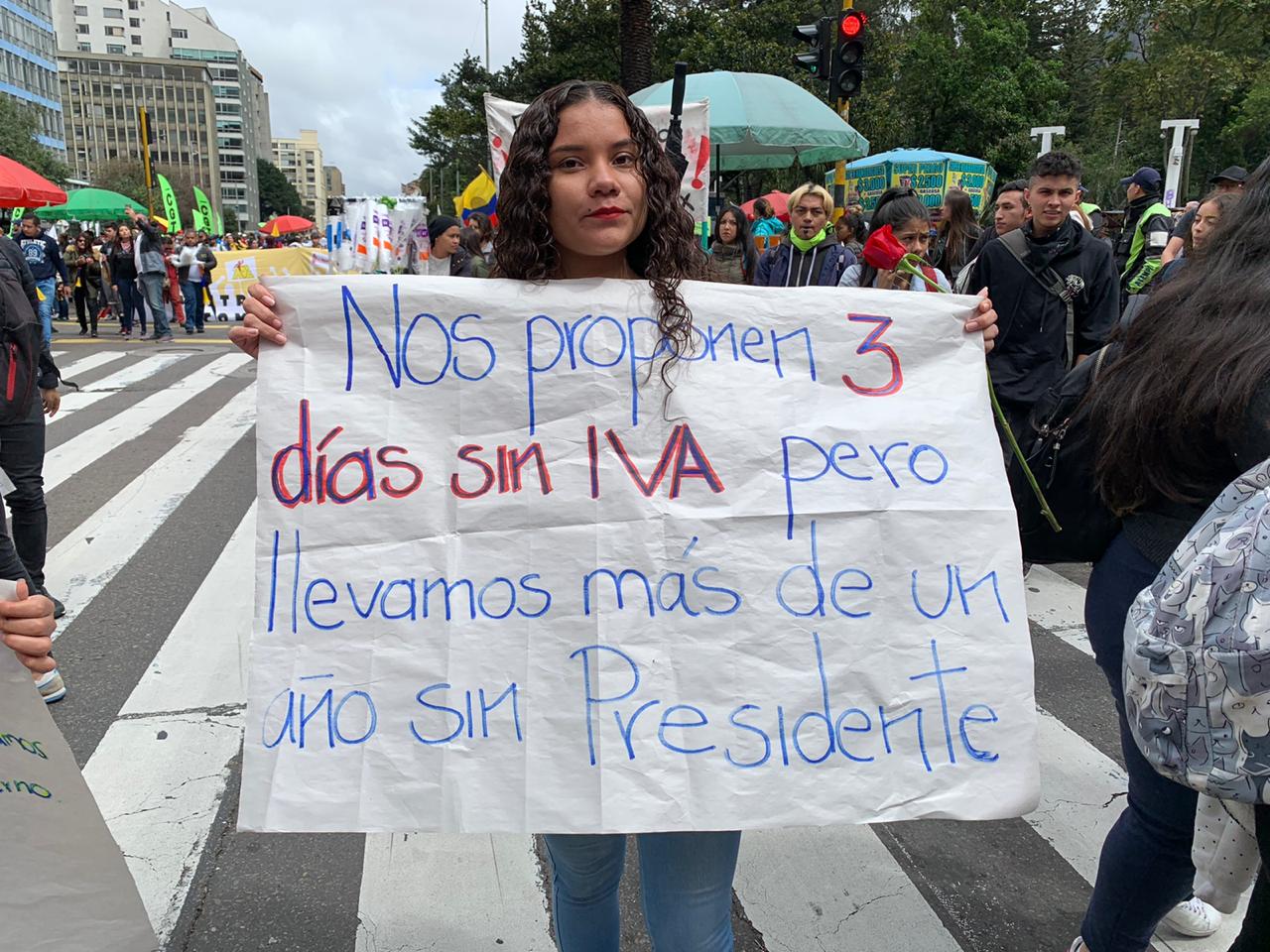 Pancartas en medio del paro nacional, en Bogotá