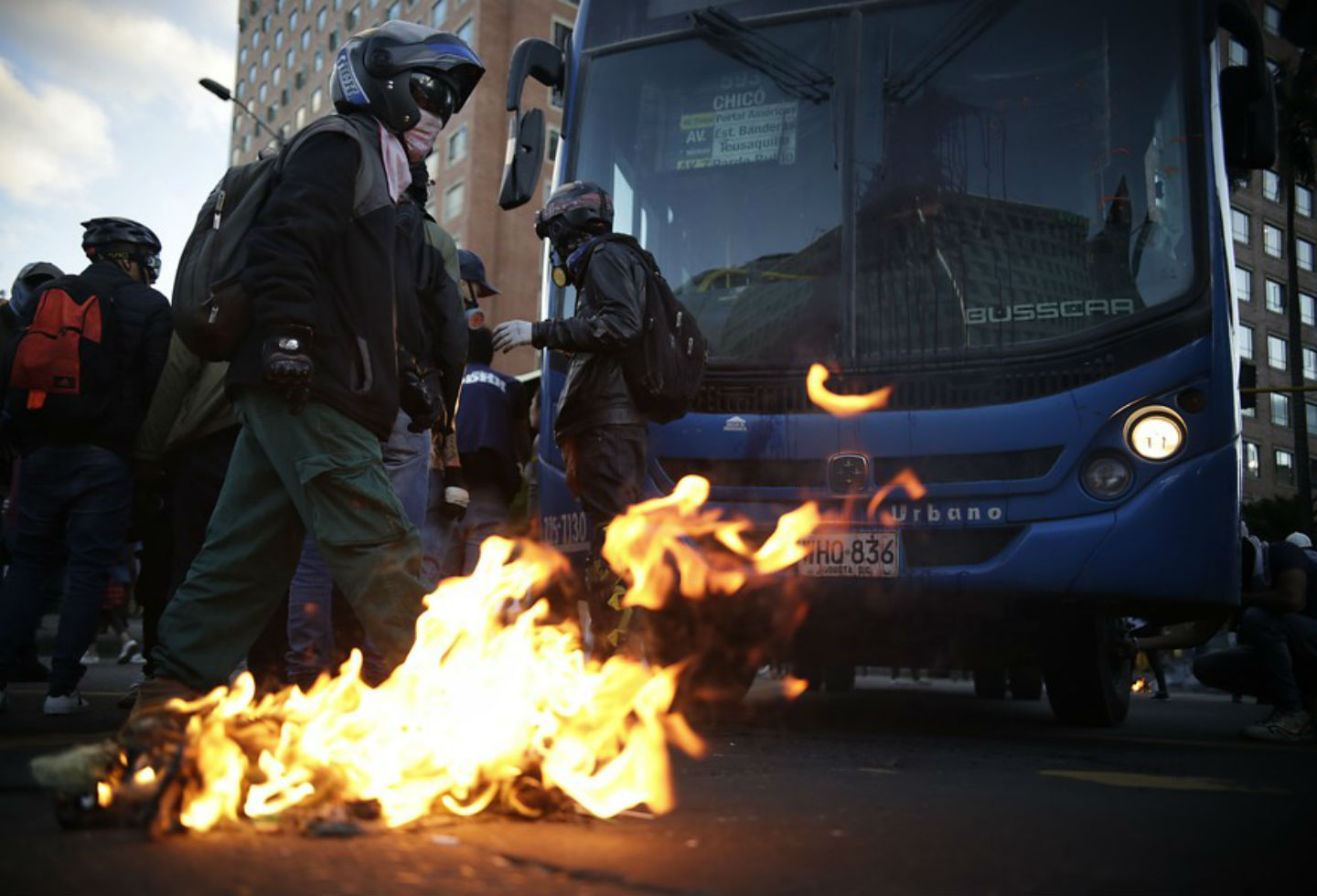 Vándalos en protestas en Bogotá