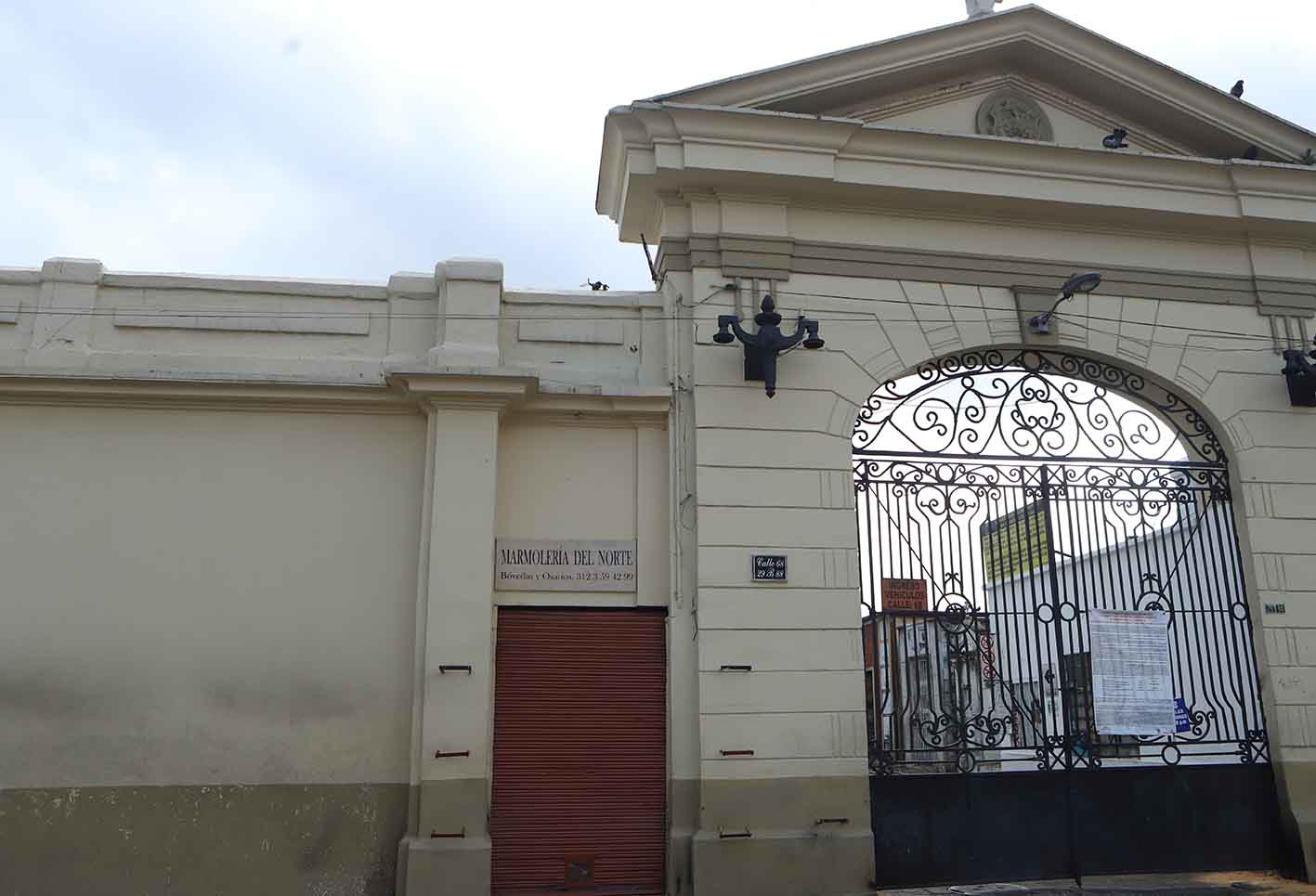 Contenedores para cadáveres en Bogotá / Cementerios de Bogotá en crisis por pandemia