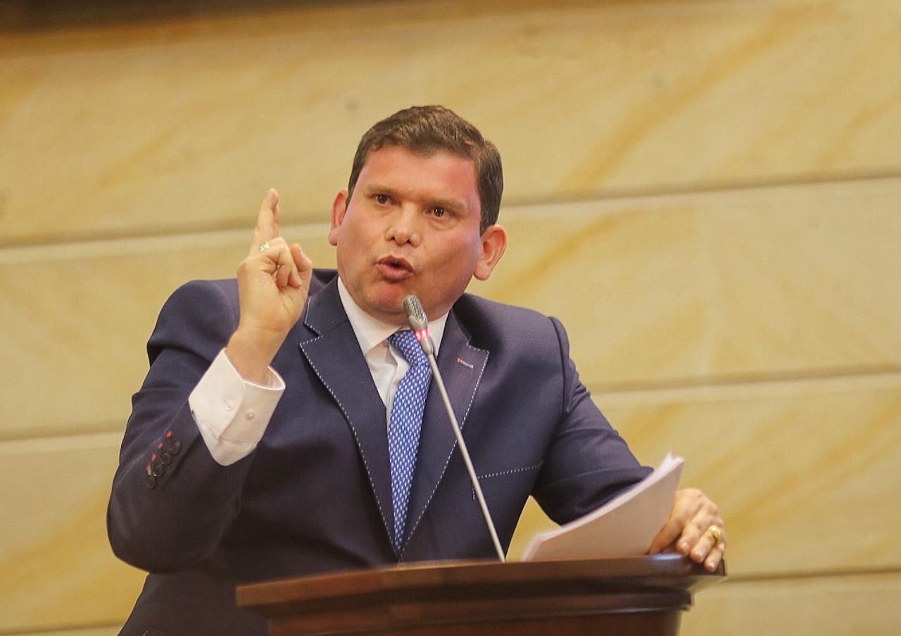 John Milton Rodríguez insulta a un seguidor de Gustavo Petro | RCN Radio