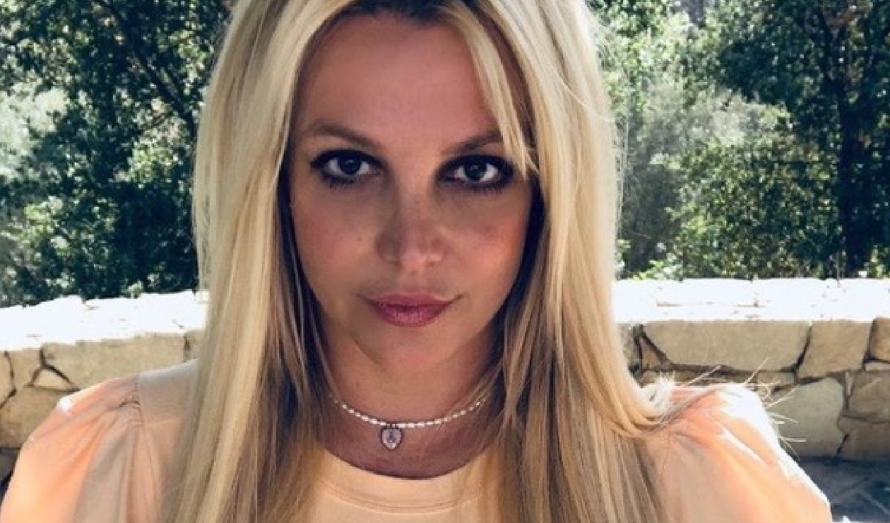 Britney Spears Publica Fotografías Desnuda En La Playa Rcn Radio 0103