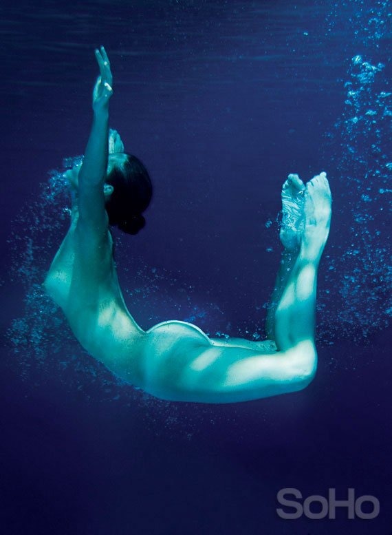 Carolina Ramírez robó más de un suspiro con foto desnuda bajo el agua Carolina Ramírez robó más de un suspiro con foto desnuda bajo el agua