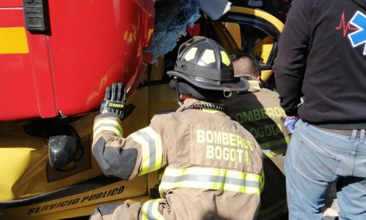 Accidente en TransMilenio: Aparatoso accidente con taxi Accidente en TransMilenio: Aparatoso accidente con taxi