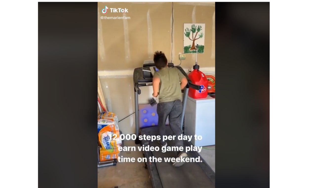 Niños, obligados por mamá a dar 12.000 pasos si quieren videojuegos Niños, obligados por mamá a dar 12.000 pasos si quieren videojuegos