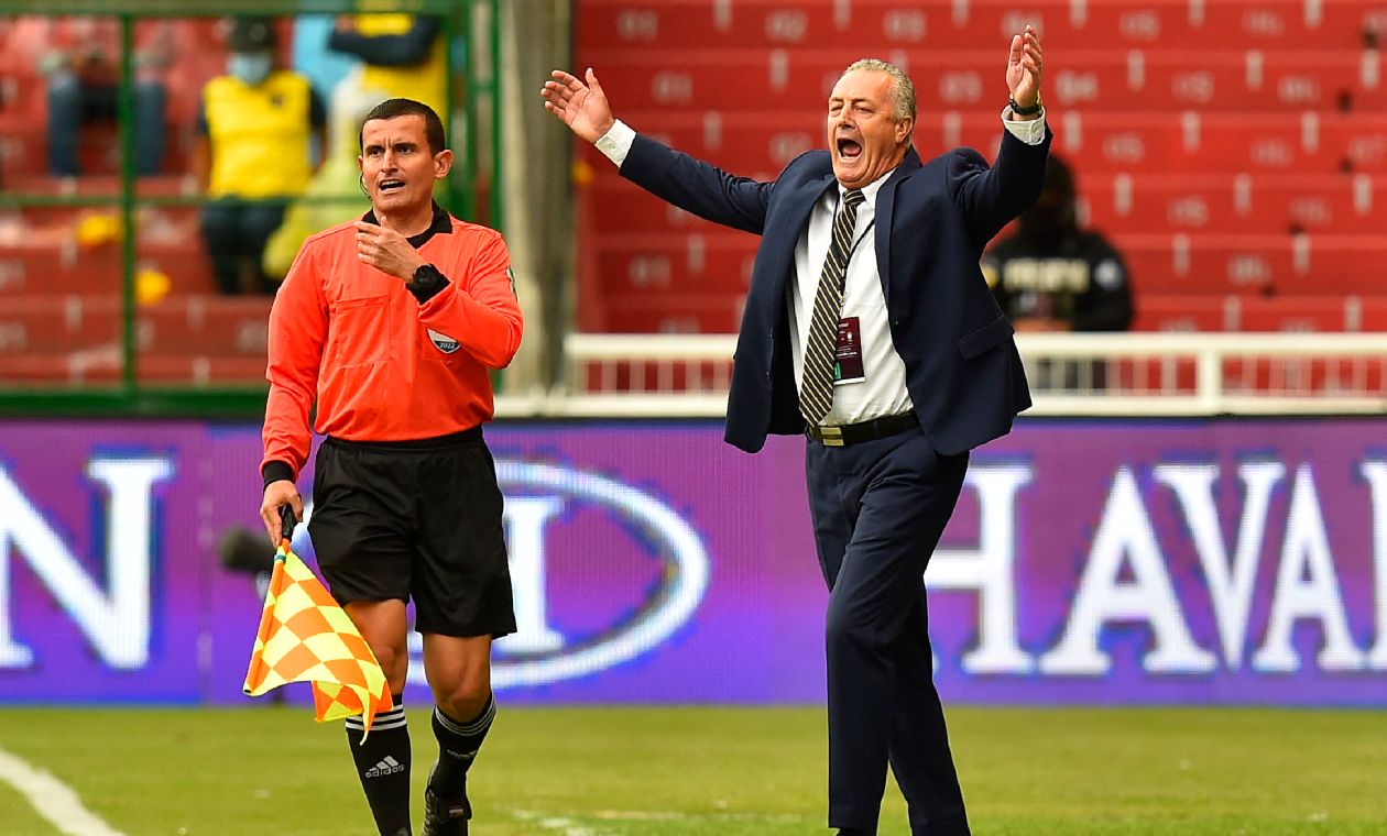 Wilmar Roldán Ecuador Vs Brasil, criticado por Carlos Antonio Vélez por arbitraje Wilmar Roldán Ecuador Vs Brasil, criticado por Carlos Antonio Vélez por arbitraje