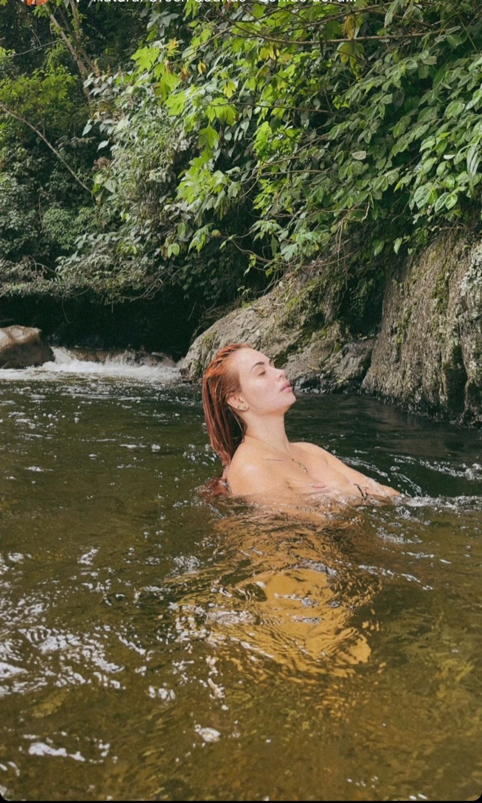 Sara Uribe nadó desnuda en un río Sara Uribe nadó desnuda en un río