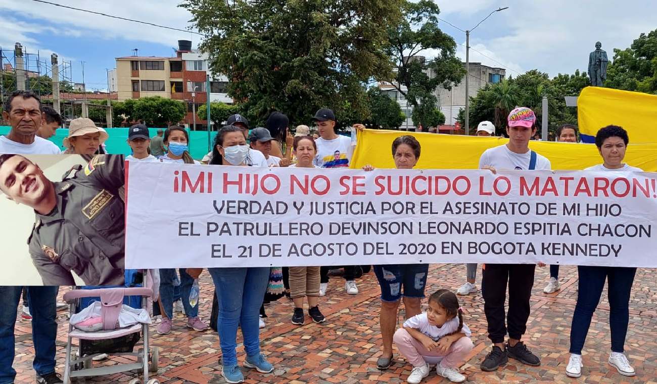 Bogotá Familiares De Policía Muerto En Confusos Hechos Piden Justicia Rcn Radio 9064