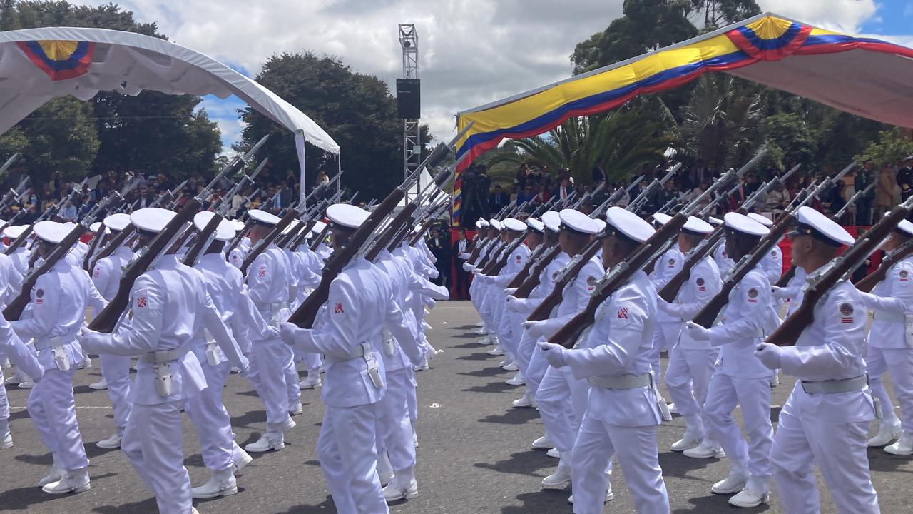 Regresó el desfile militar del 20 de julio con bombos y platillos RCN