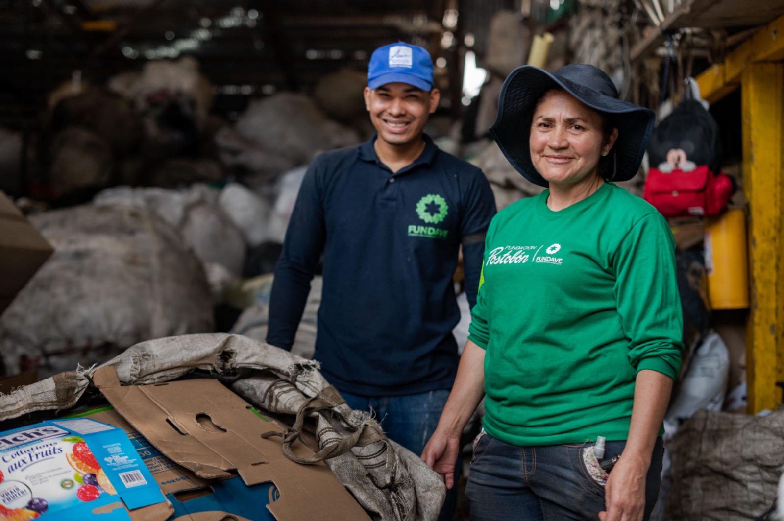 Postobón Entregará 3.150 Bonos De Alimentación A Recicladores | RCN Radio