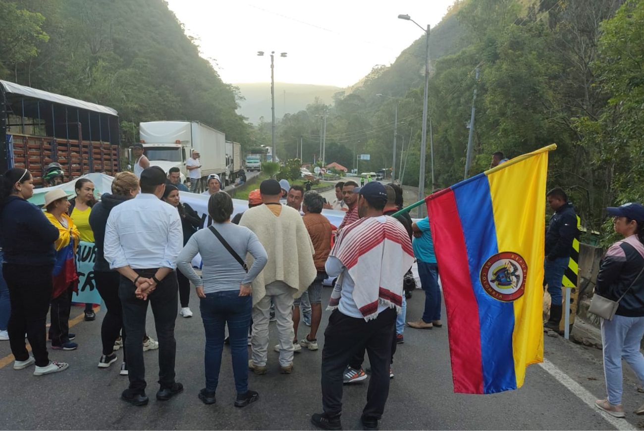 Manifestaciones en en el sector de Cáqueza y Chipaque