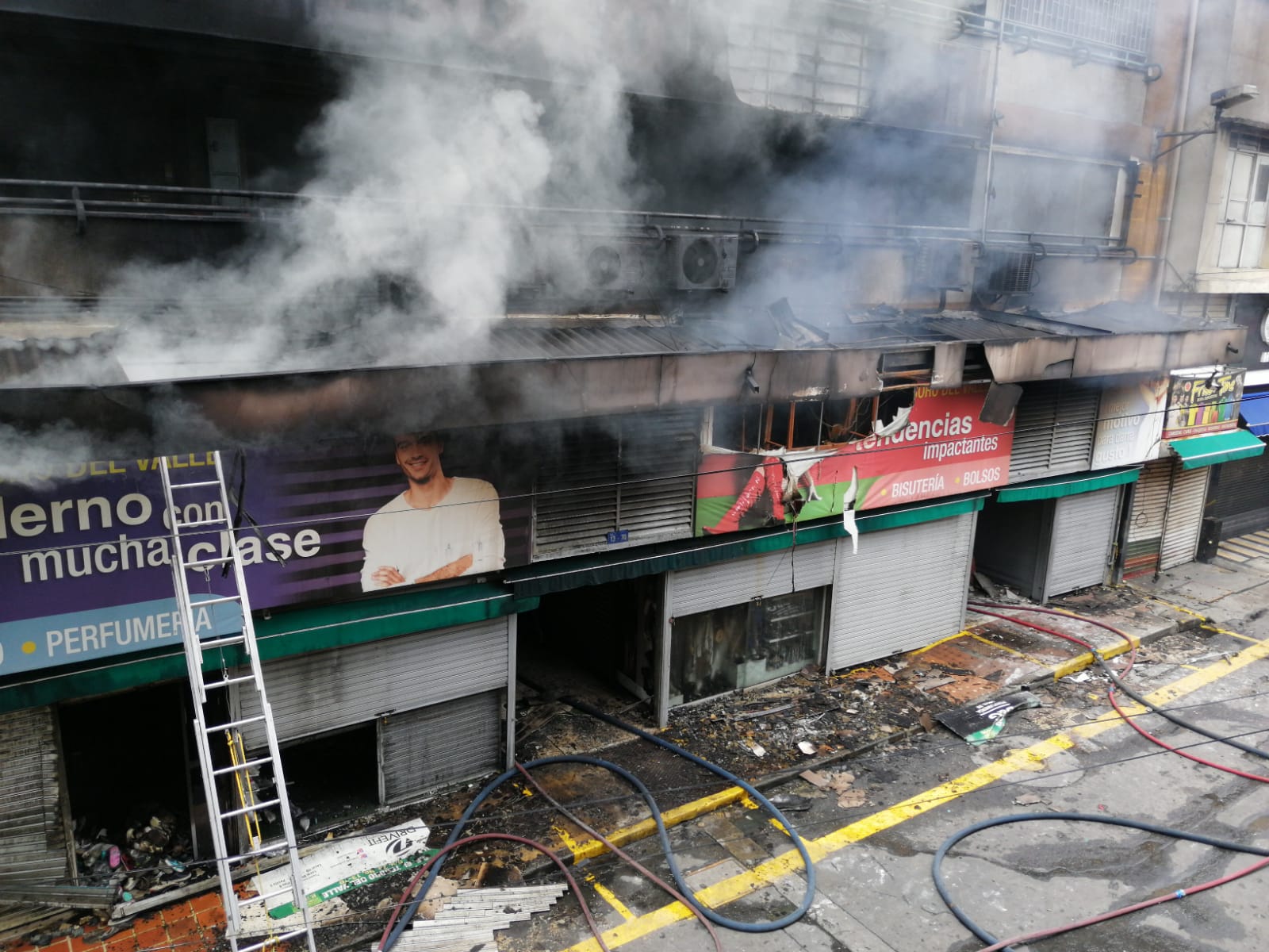 Incendio en centro comercial de Cali deja pérdidas [Fotos_ RCN Radio