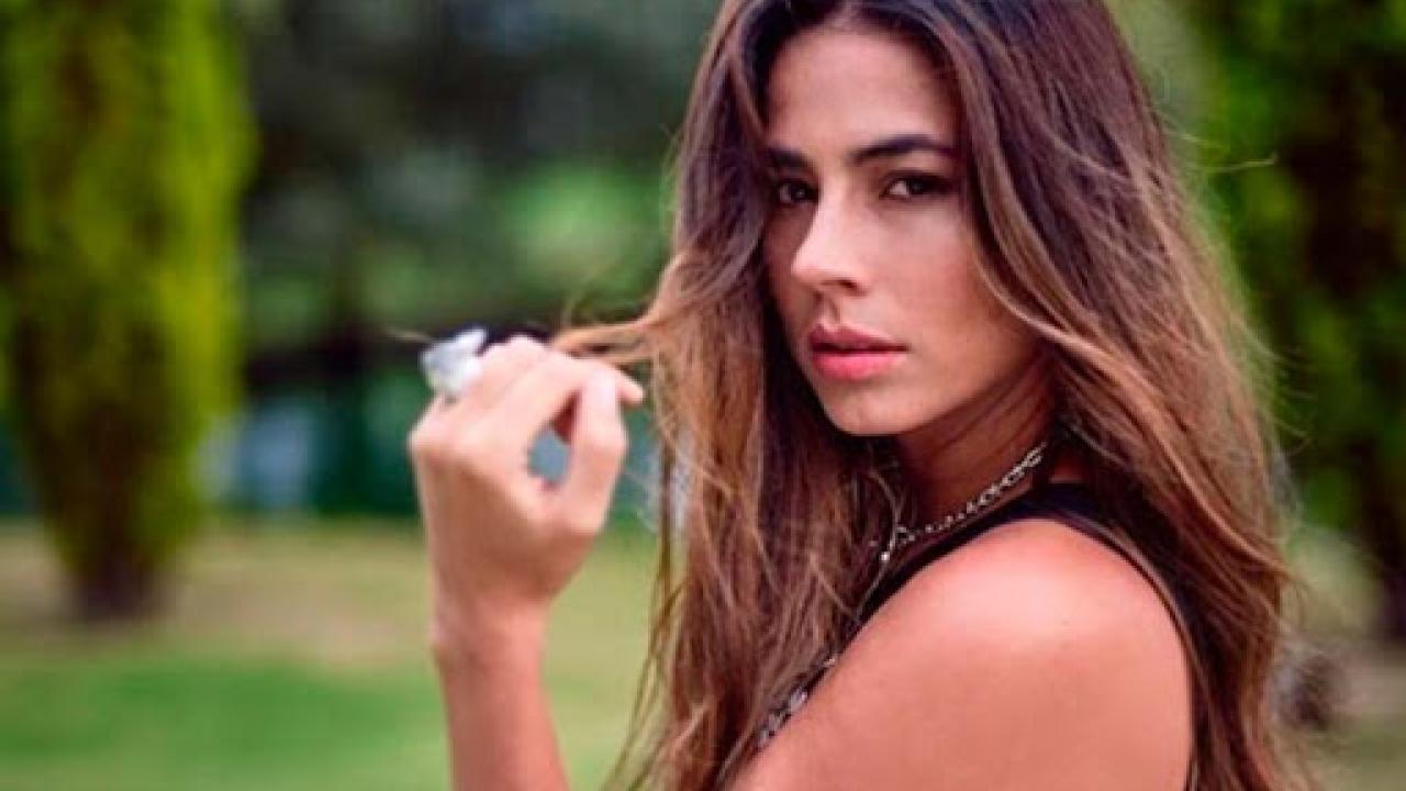 Carla Giraldo desafía la censura con una sensual foto semidesnuda