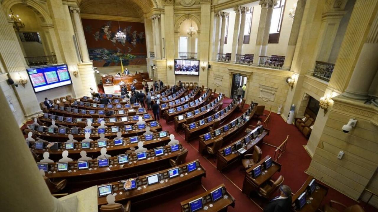 Polémica por regalos en novenas del Congreso La entidad responde