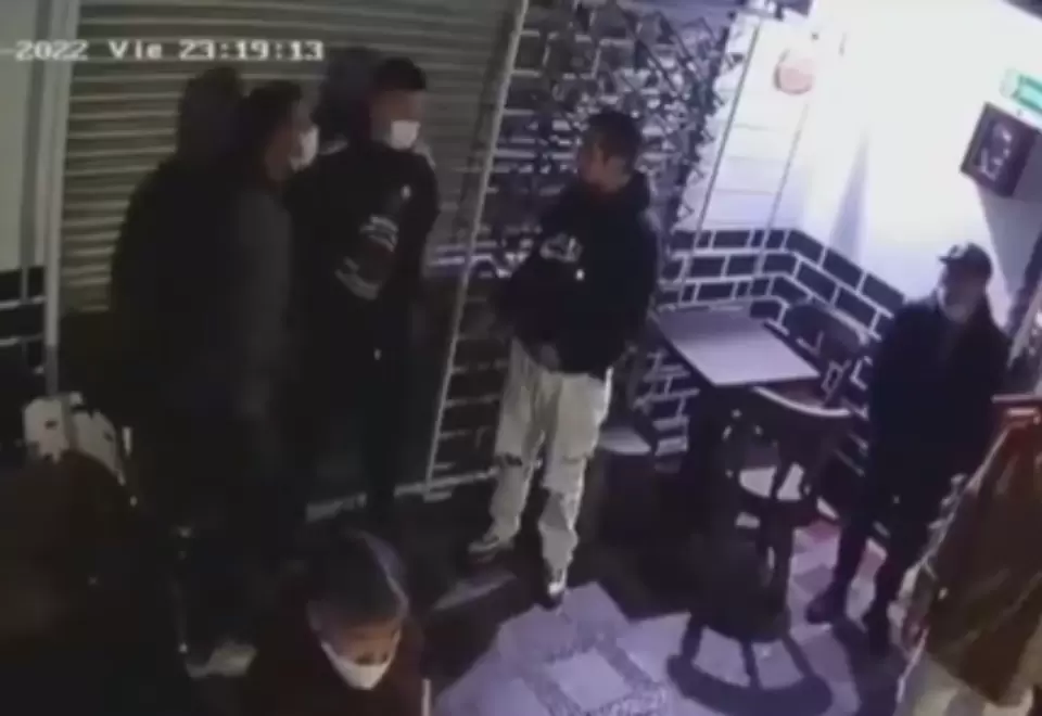 Atraco masivo en local de Puente Aranda 
