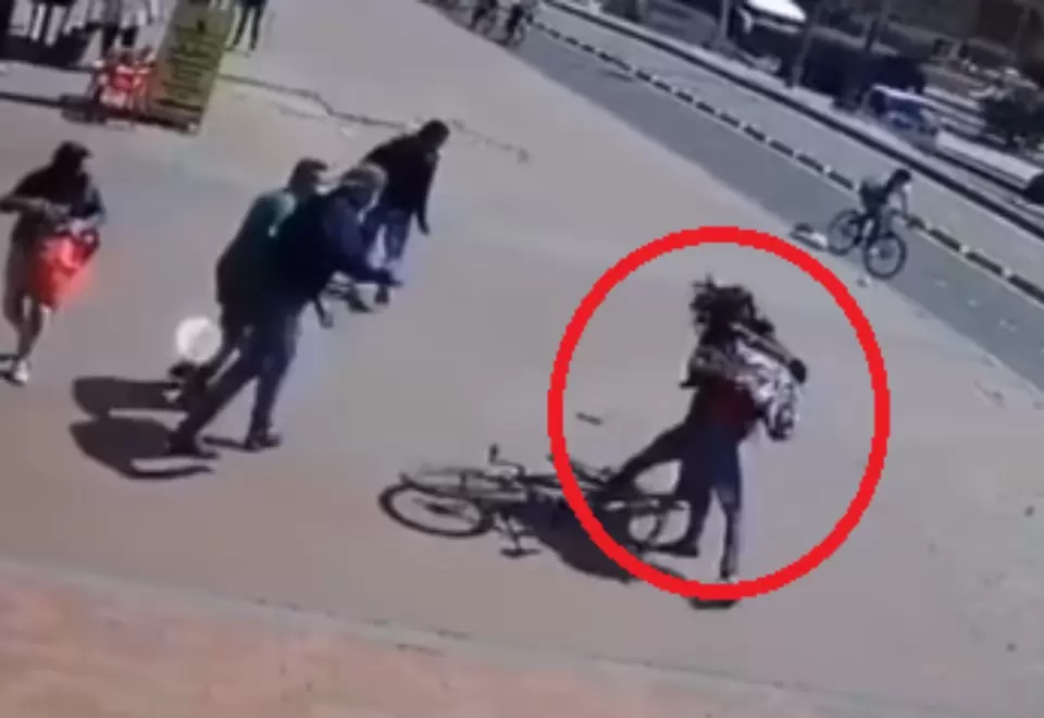 Ladrón que robó a mujer recibió golpiza y salió huyendo 