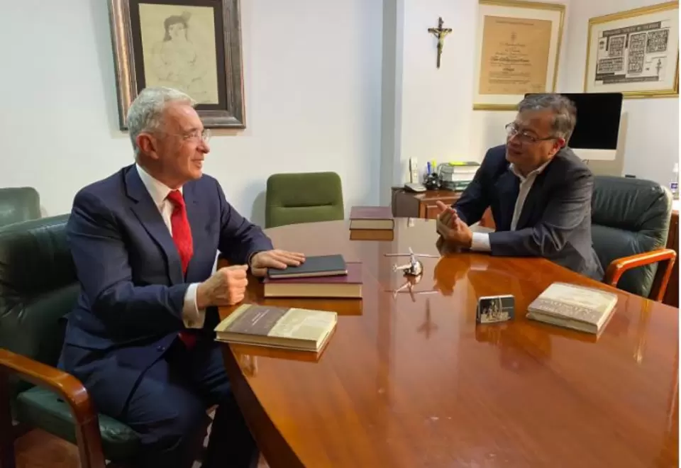 Encuentro entre Gustavo Petro y Álvaro Uribe.