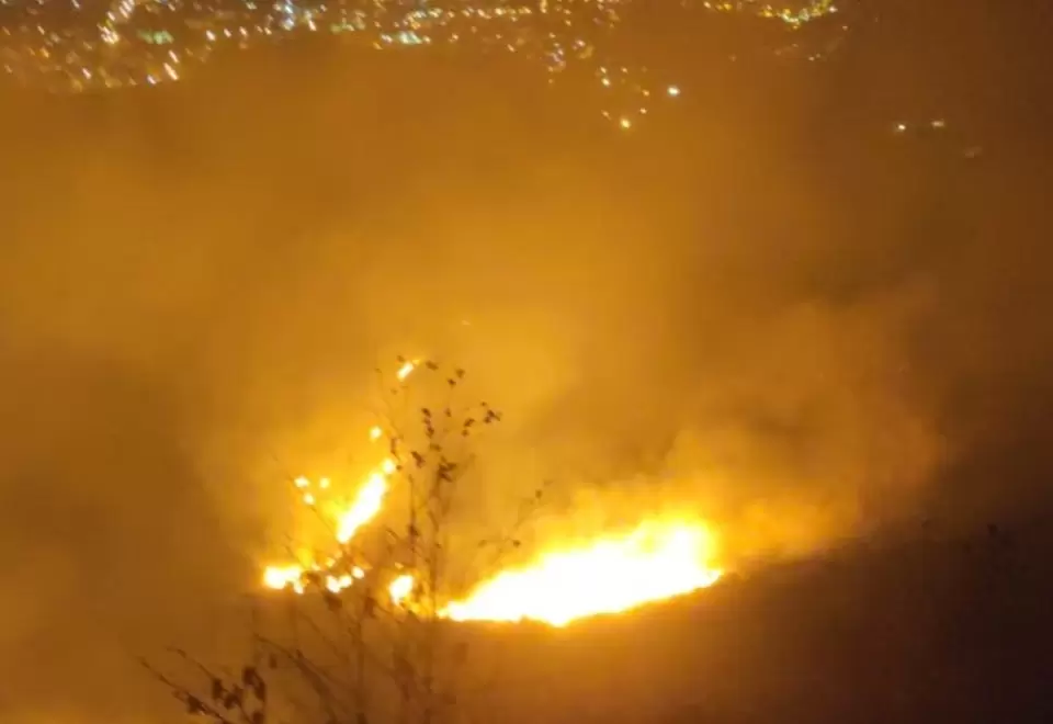 Incendio en el sector el Cabuyal deja dos bomberos heridos. 