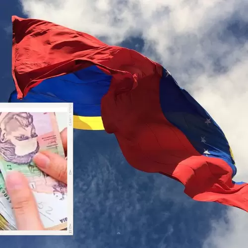 Bandera de Venezuela y pesos colombianos 