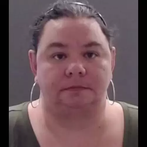 Mamá gastó dinero del seguro de su hijo enfermo en lencería, comida y viaje