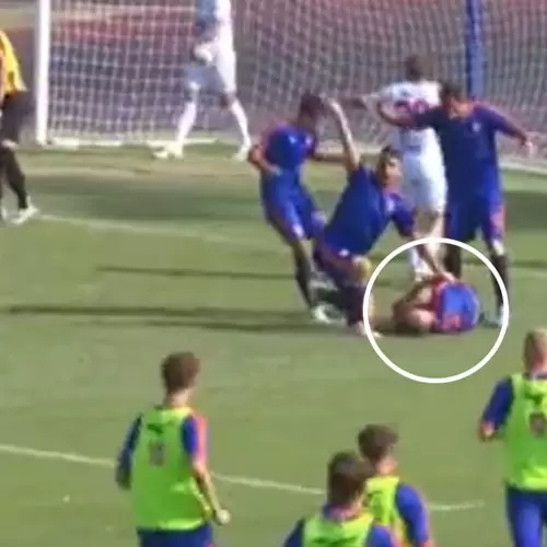 Delantero hizo gol y de inmediato se desmayó