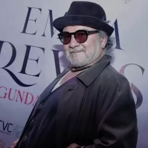 Actor y cantante César Mora