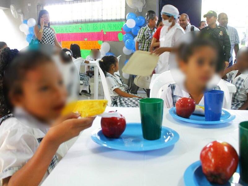 Este programa lleva alimentos a estudiantes de instituciones oficiales