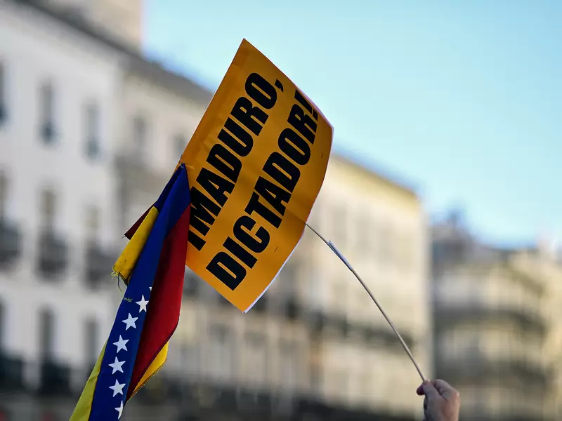 Una pancarta contra Nicolás Maduro expuesta por un venezolano en Madrid (España) Una pancarta contra Nicolás Maduro expuesta por un venezolano en Madrid (España)