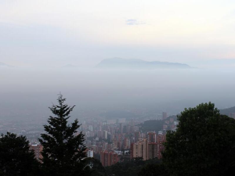 Calidad aire Medellín Con estación en alerta naranja terminó primera jornada del pico y placa ambiental en el Valle de Aburrá