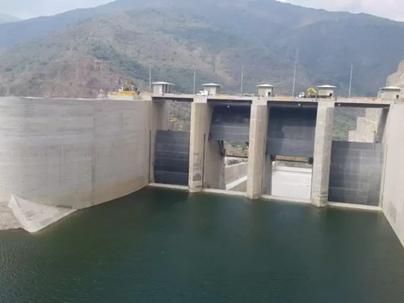 Hidroituango abre compuertas del vertedero