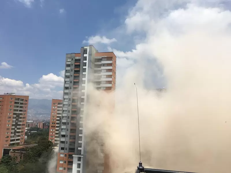 Implosión del edificio Mónaco en Medellín Implosión del edificio Mónaco en Medellín