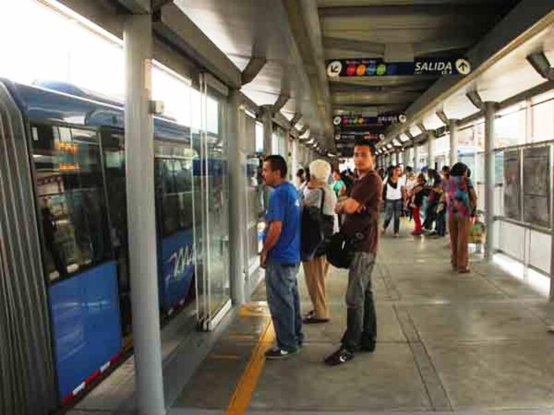 Una mujer fue apuñalada al interior de una estación del MIO cuando se opuso a un hurto