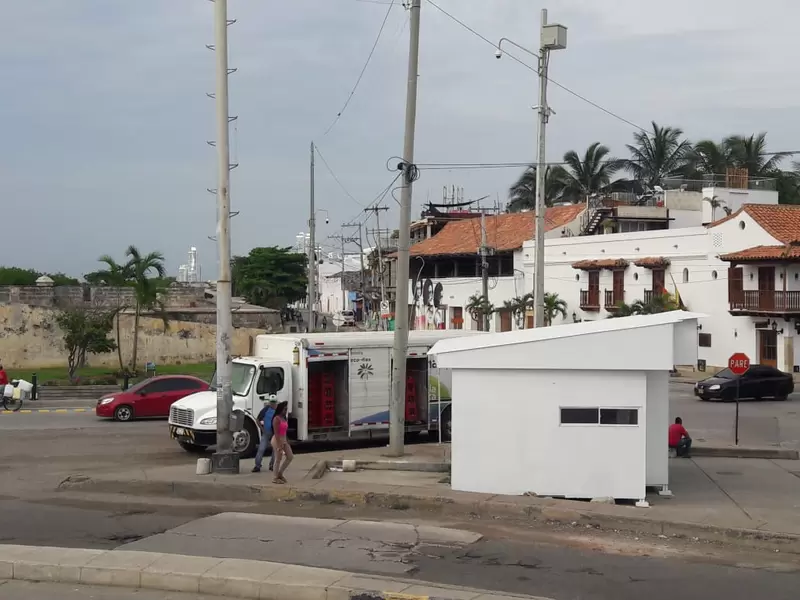 CAI en el Centro Histórico de Cartagena La estructura está instalada al final de la calle de La Media Luna en cercanías al Centro Histórico.
