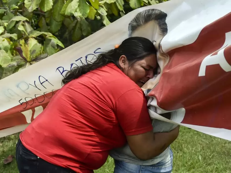 Expresiones de dolor tras el asesinato de la candidata Karina García, en el Cauca.