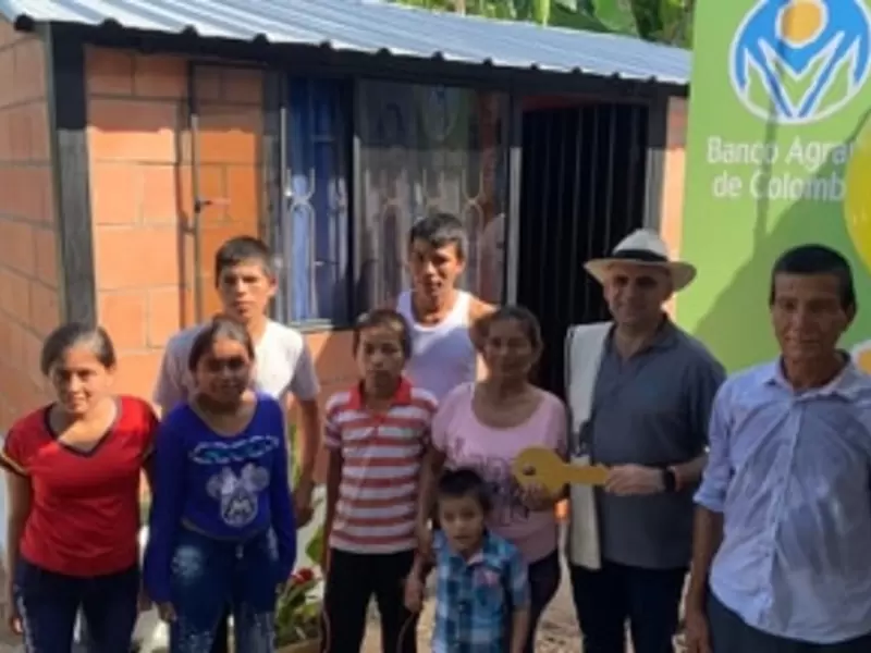 El presidente del Banco Agrario, el tolimense Francisco Mejía, lideró la entrega de 606 viviendas