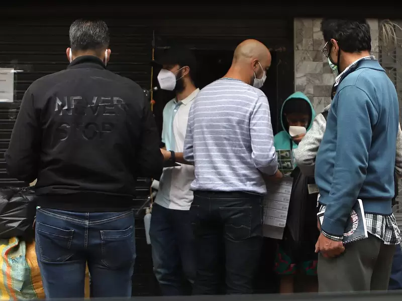 Violación de cuarentena en Bogotá en comercio / coronavirus en Colombia