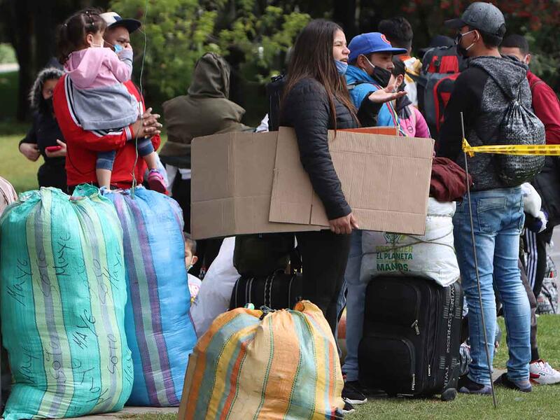 Venezolanos varados en Bogotá que piden regresar a su país.