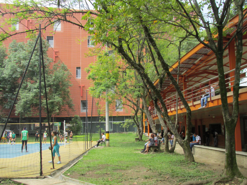 Politécnico Jaime Isaza Cadavid de Medellín.