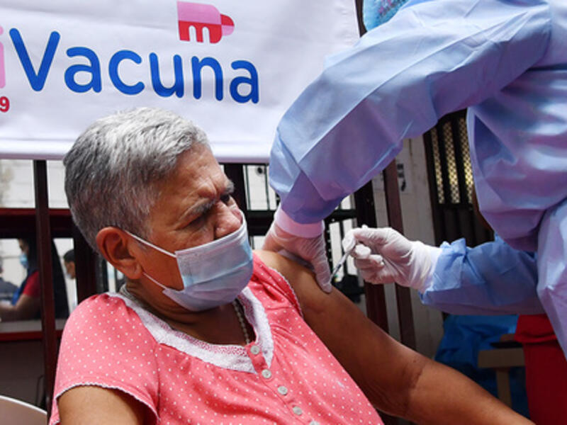 Piden avanzar con la vacunación de adultos mayores de 80 años.