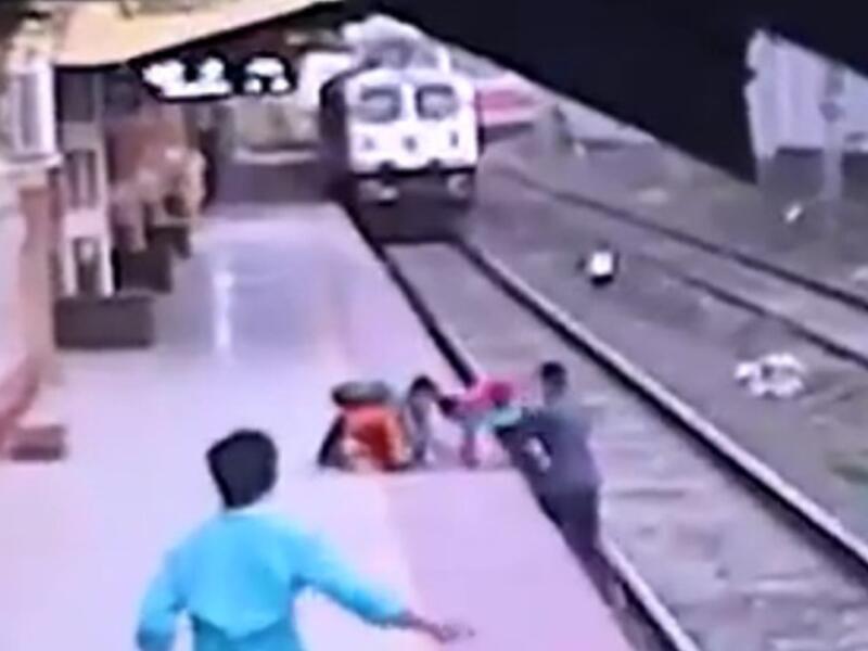 niño salvado vías de tren