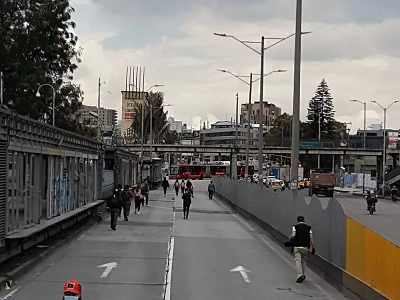 BLOQUEOS EN TRANSMILENIO BLOQUEOS EN TRANSMILENIO
